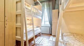 Гостиница Хостел «Друзья на Достоевского» Санкт-Петербург Кровать в общем номере для мужчин с 6 кроватями-4